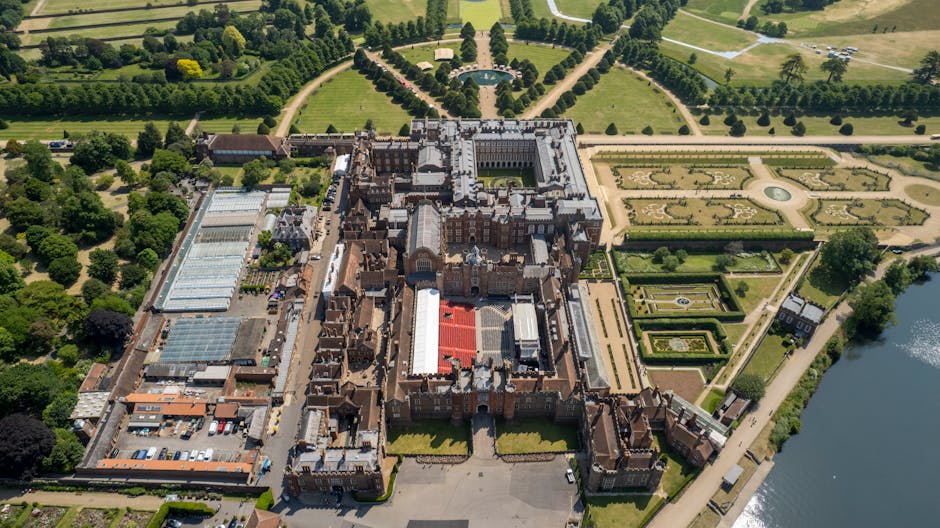 Hampton Court estate rubbish removal for urgent clearances